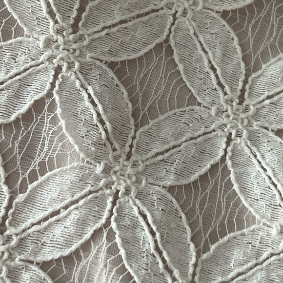 Chic Sleeveless Lace Mini Dress - Picture 5 of 6